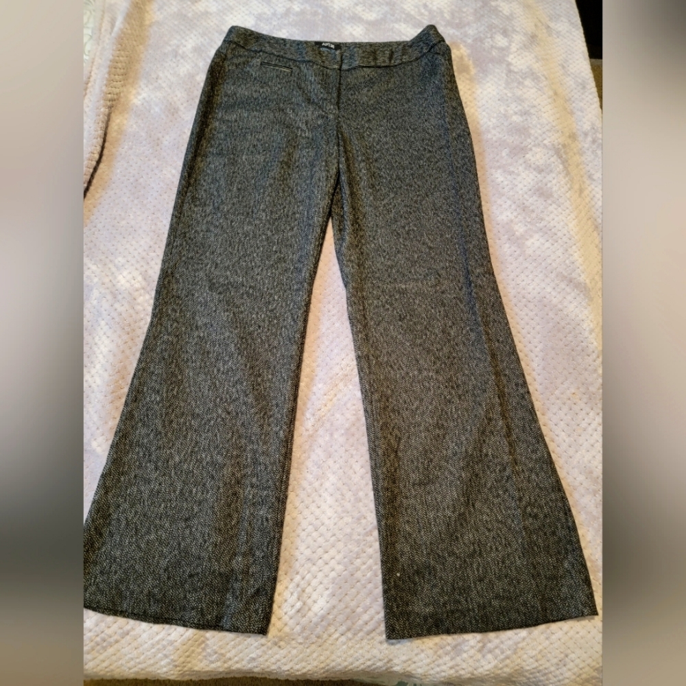 Apt 9 modern fit herring bone pattern pants, size 14